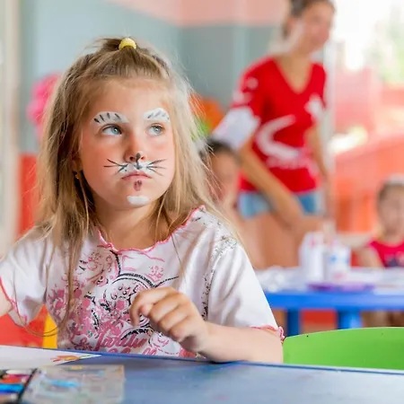 Holiday Park Resort Hotell 5*