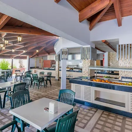 Hotel Holiday Park Resort 5*