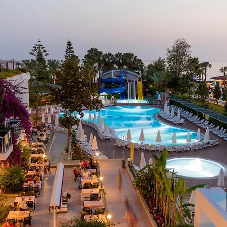 Holiday Park Resort Hotell 5*