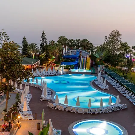 Hotell Holiday Park Resort 5*