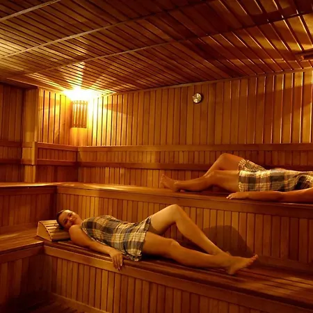 Holiday Park Resort Hotell 5*