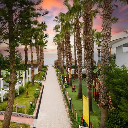 Hotel Holiday Park Resort Okurcalar