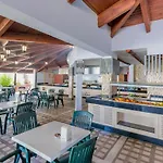 Hotel Holiday Park Resort 5*