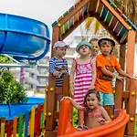 Hotel Holiday Park Resort 5*