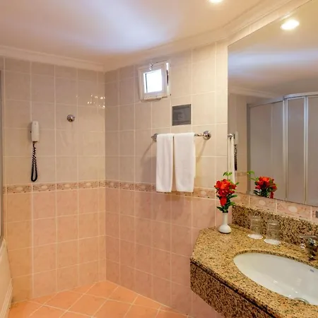 Hotel Holiday Park Resort 5*