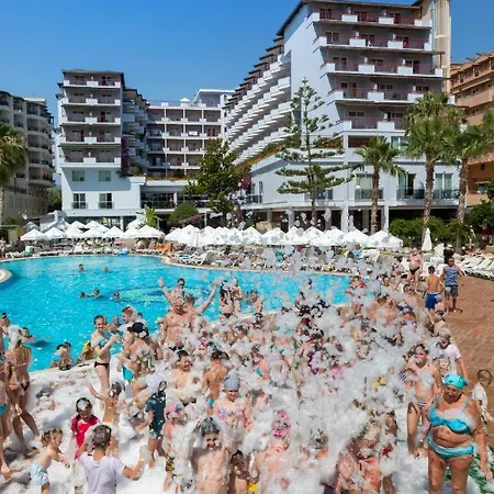 Holiday Park Resort Отель Окурджалар