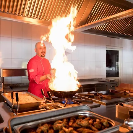 Holiday Park Resort Отель