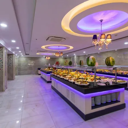 Holiday Park Resort Отель 5*