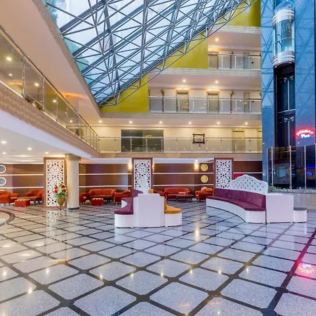 Holiday Park Resort Отель