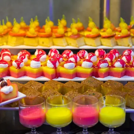 Отель Holiday Park Resort 5*