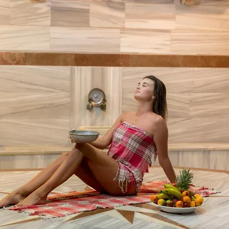 Отель Holiday Park Resort 5*