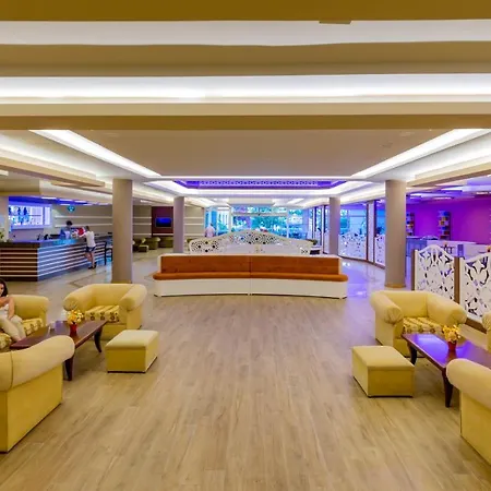 Holiday Park Resort Отель Окурджалар