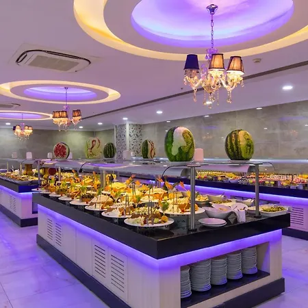 Holiday Park Resort Отель 5*