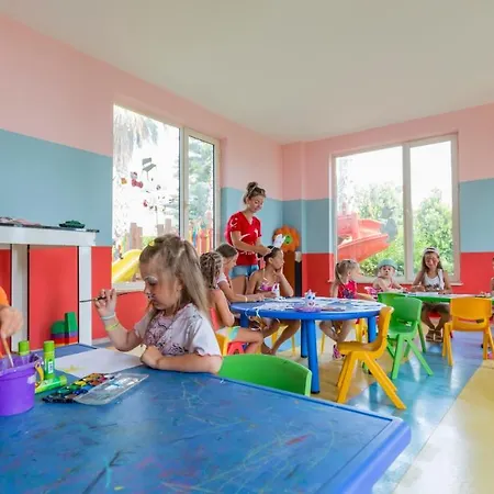 Holiday Park Resort Отель Окурджалар