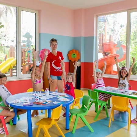 Holiday Park Resort Отель 5*