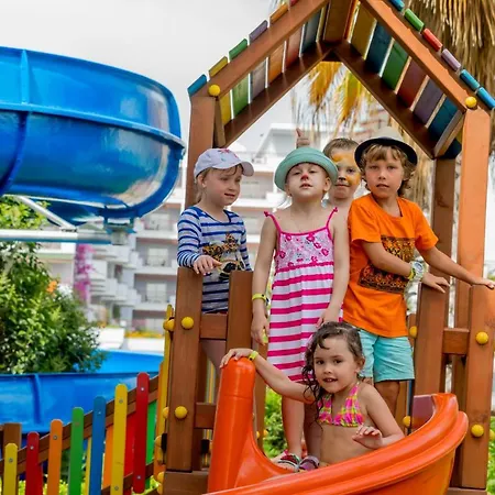 Отель Holiday Park Resort 5*