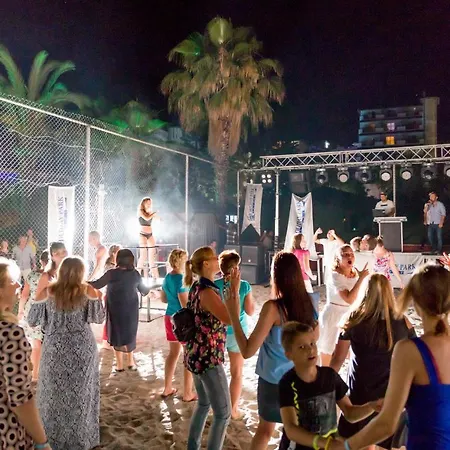 Отель Holiday Park Resort 5*